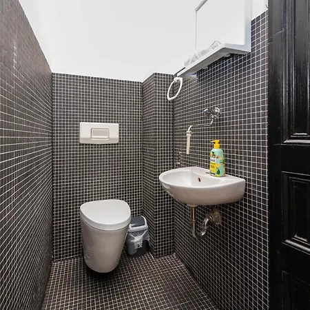 Spacious Luxury 200 Sqm In Center