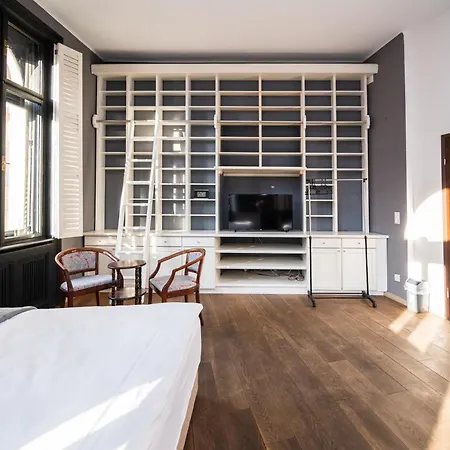 Spacious Luxury 200 Sqm In Center Apartment *